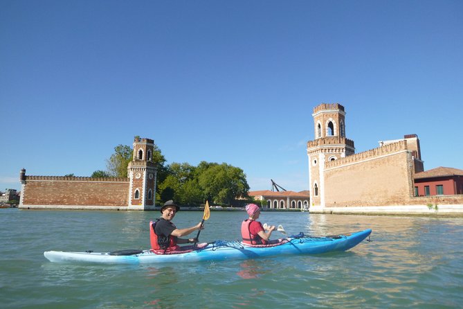 2 Hour Venice Canal Kayak Tour - Premium experience by day - Key things to know before you book