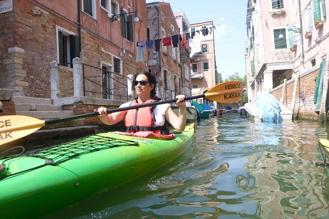 2 Hour Venice Canal Kayak Tour - Premium experience by day - Photo moments and small perks: how the tour helps you remember it