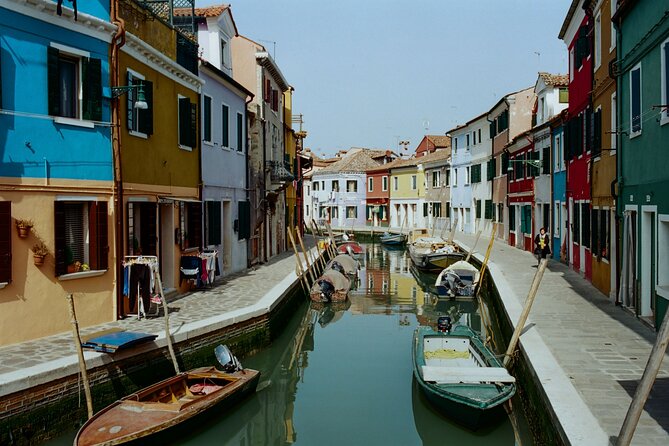 5-Hour Guided Tour of the Magic Islands by Vintage Boat in Venice - Burano: colorful houses, lace tradition, and a leaning bell tower