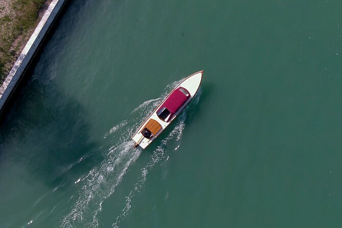 5-Hour Guided Tour of the Magic Islands by Vintage Boat in Venice - Why the boat ride across the lagoon is the real glue