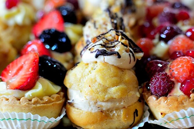 A Sweet Stroll Through Venice: Pastries, Chocolate, and Gelato - Mercati di Rialto area: watching Venice buy, sell, and snack