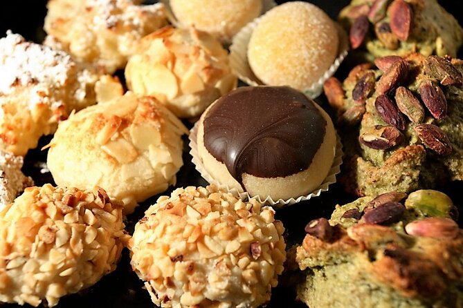 A Sweet Stroll Through Venice: Pastries, Chocolate, and Gelato - Gondola traghetto across the Grand Canal to Cannaregio