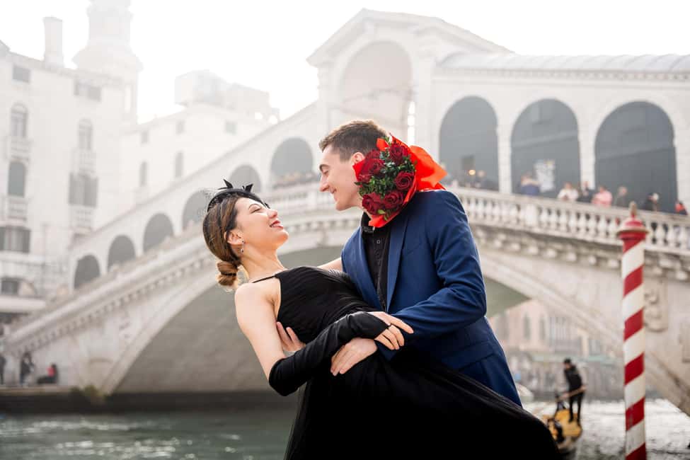 A Unique Photoshoot in Venice - Optional add-ons: make it romantic, add color, or go more local