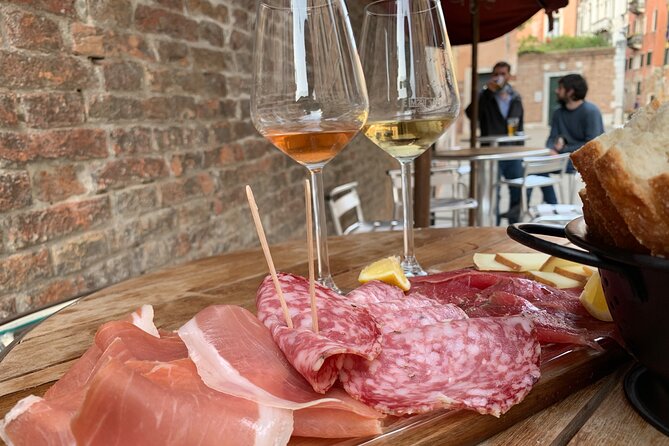 A Venetian Evening: Wine Tasting and Cicchetti with a Local Guide - A Venetian Evening that gets you eating and drinking like locals do