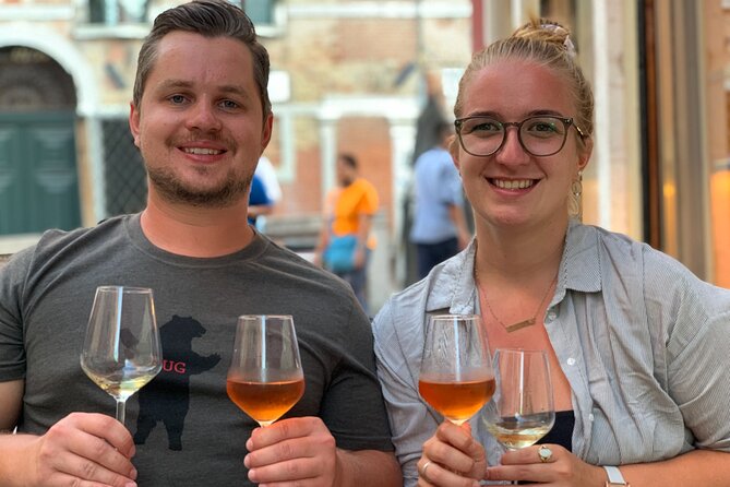 A Venetian Evening: Wine Tasting and Cicchetti with a Local Guide - How the route works (and why the meeting point matters)