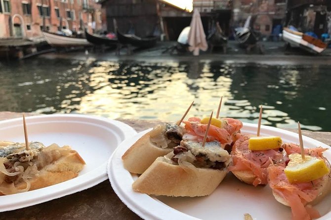 A Venetian Evening: Wine Tasting and Cicchetti with a Local Guide - Dorsoduro streets and first tastings: where the evening feels local