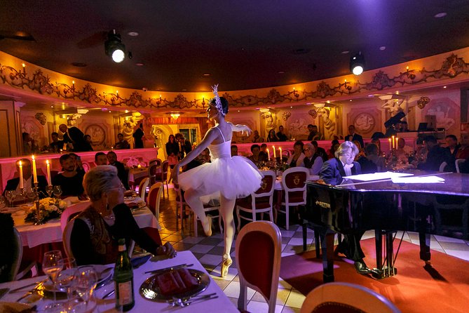 Avanspettacolo: Cabaret Dinner Show in Venice - Inside the Show Hall: Grand Show Magic, Magic, Music, and Acrobatics