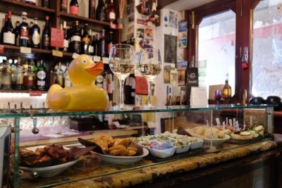 Bacaro Tour Unblended: A Pure Venice Foodie Experience - Cicchetti and ombra: the two concepts that make the whole tour click