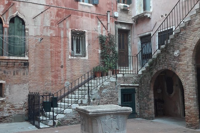 Bacaro Tour : Walk, eat and drink in Venice - Three Bacari, Cicchetti, and a Wine Pour (or Soft Drink)