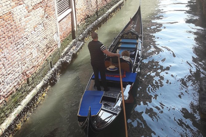 Bacaro Tour : Walk, eat and drink in Venice - Meeting Point Near Campo San Bortolomio, Ending Near the Station