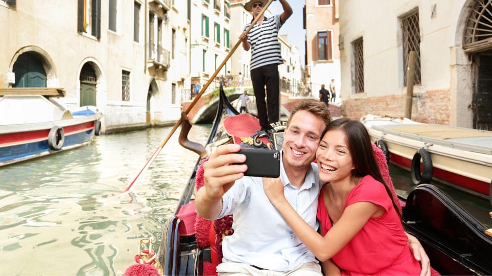 Best of Venice: Private Walking Tour with a Local - Tailored stops: Rialto Bridge and Mercato di Rialto