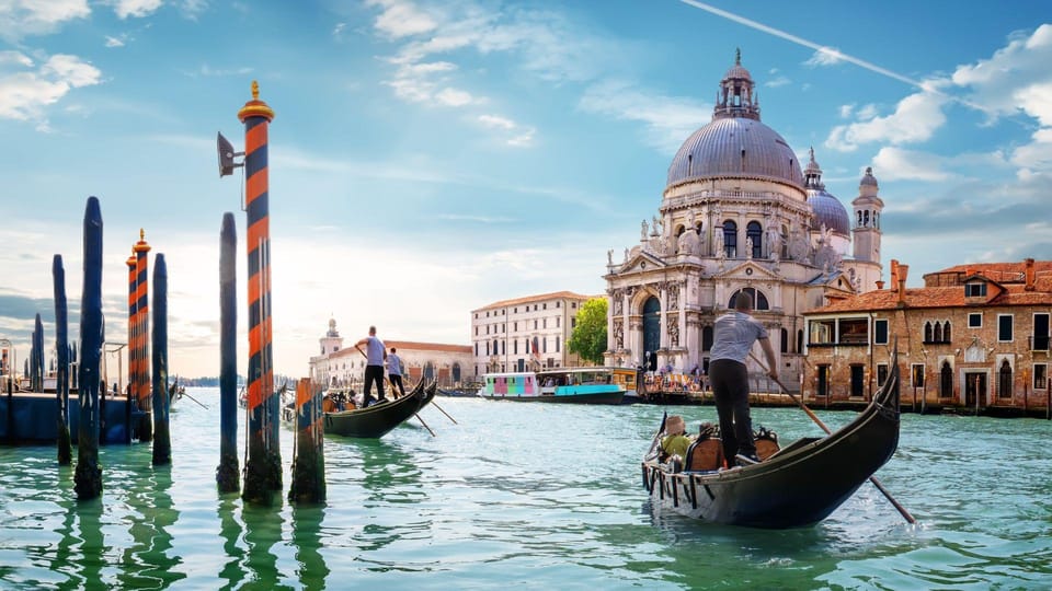 Best of Venice: Private Walking Tour with a Local - Slipping into the maze: alleyways, squares, and everyday life