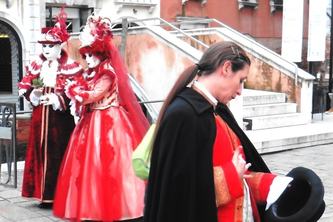 Carnival & Casanova Secrets, Theatrical Walking Show - Where you start: the meeting point and getting oriented