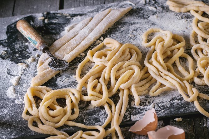 Cesarine: Private Pasta and Tiramisu Class in a Local Venice Home - Comfort and safety in a real Venice home