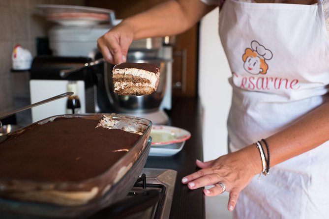 Cesarine: Small Group Pizza and Tiramisu Class in Venice - English support and the comfort level for different cooks