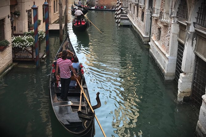 Charming Gondola Ride on the Grand Canal & Gondola Gallery™ - Who This Tour Suits Best (and Who Might Skip It)
