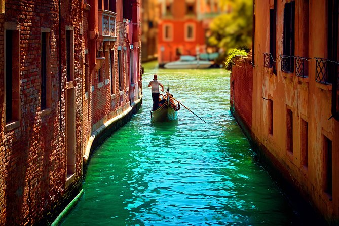 Classic 30-Minute Gondola Ride in Venice - Shared gondolas: how the ride time can feel different