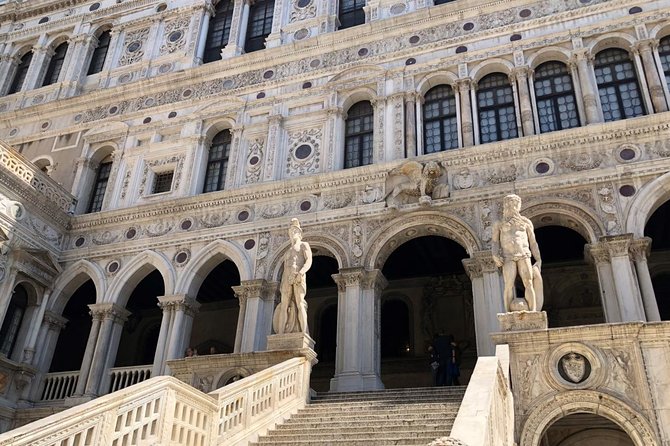 Doge's Palace Guided Tour - Piazza San Marco context: the square behind the palace stories