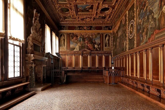 Doge's Palace Skip the Line Guided Tour in Venice - Audio that actually helps: Crown Tours App and headphones you should bring