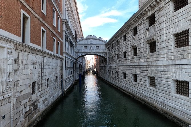Doge's Palace & St. Mark's Basilica skip-the-line guided tour - Doge’s Palace stop: State power, art, and the Bridge of Sighs