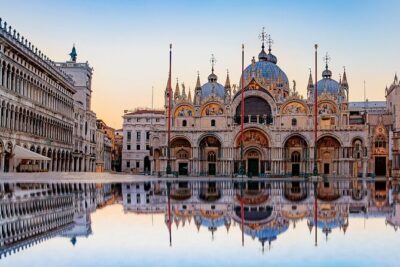 Doge’s Palace Tour, Prisons, Bridge of Sighs & Gondola Ride - Entering Palazzo Ducale: how the guide changes the palace