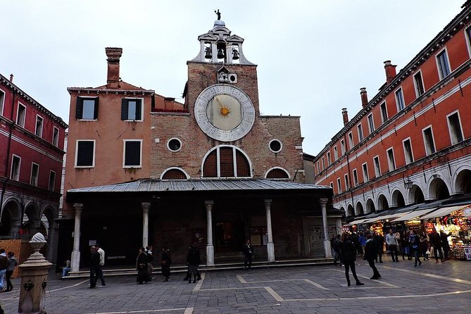 Eat, Drink and Repeat: Wine and Food Tasting Tour in Venice - Enter Campo San Giacomo di Rialto, then walk like a local