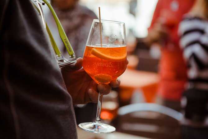 Eat like a Local: Venice Cicchetti and Wine Tasting Evening Tour - Campo Santa Margherita: Quick Stops That Keep the Evening Venice-Real