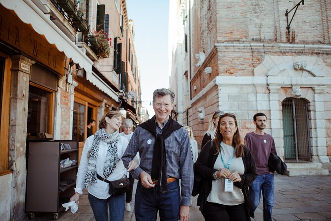 Eat like a Local: Venice Cicchetti and Wine Tasting Evening Tour - Stop 4: Osteria Ai Pugni and Fried Cicchetti by the Water