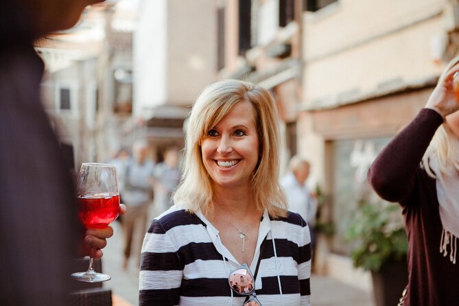 Eat like a Local: Venice Cicchetti and Wine Tasting Evening Tour - Stop 6: Gelateria Nico and the Sweet Finish