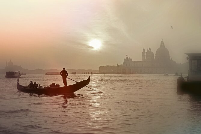 Enchanting Venice: Private Gondola Experience - Gondoliers, Interaction, and the No-Onboard-Commentary Reality