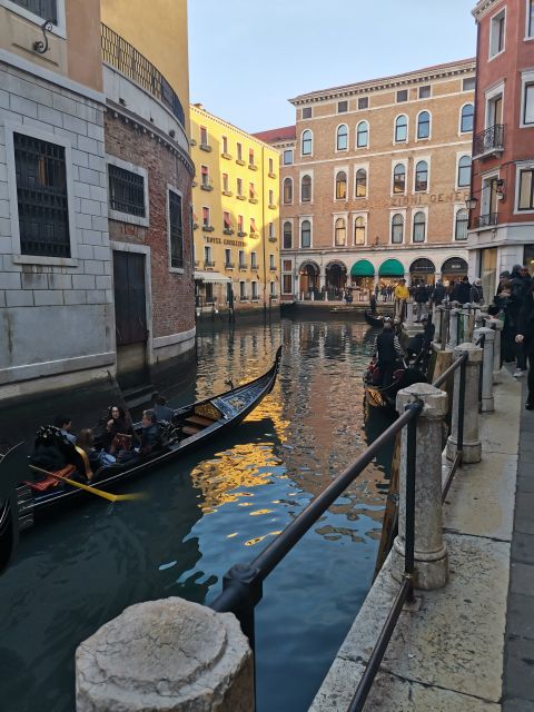 Evening Walking Tour with optional motorboat Ride - Strada Nova and Rialto: from street life to money and fish