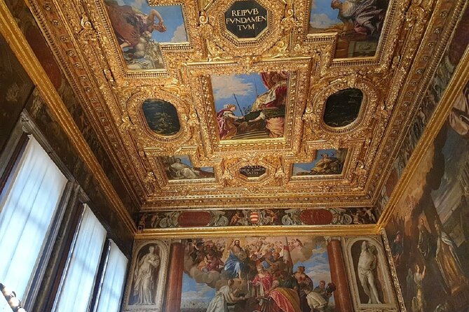 Exclusive Entrance Doge Palace & St. Mark's Basilica Terrace Tour - Meeting at the Column of Saint Mark: how to start without stress