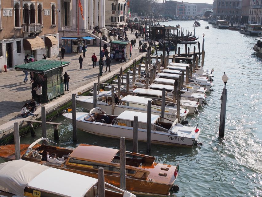 From Lake Garda: Full-Day Guided Group Tour of Venice - Doge’s Palace and the photo-stop style: how to make it work