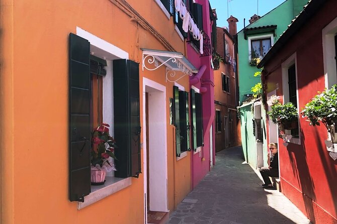 Full-day excursion to Murano, Burano and Torcello from Venice Train Station - Starting at Venezia Santa Lucia: The KFC Meeting Point and 10:15 Check-In