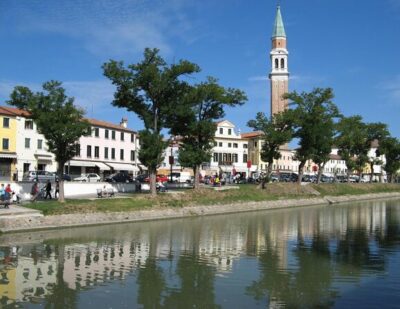 Full-Day Venice to Padua Burchiello Brenta Riviera Boat Cruise - La Malcontenta: The First Villa Stop and the Feeling of Arrival