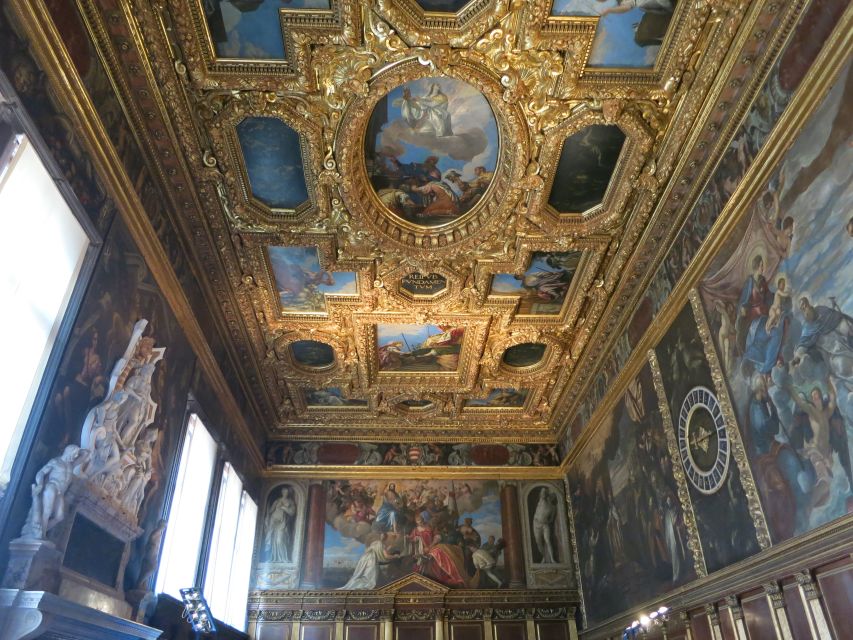 Full Venice Walking Tour: Doge's Palace and St. Mark's - Calli and Squares: Where Venice Feels Like Venice
