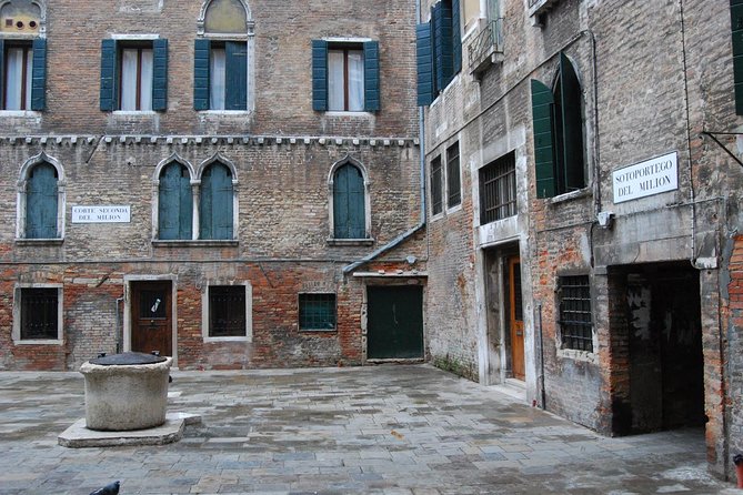 Ghosts of Venice - Discovering the Unknown - Rialto Bridge at the center of the macabre thread