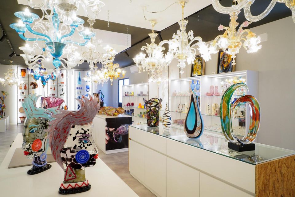 Glass Blowing Show Visit Murano Glass Factory & Showroom OMG - Timing the Half-Hour Shows and Building a Smooth Day