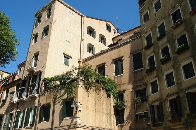 Guided Tour of the Jewish Ghetto in Venice with Cannaregio & Synagogues Visit - Stop 3 and 4: Ponte delle Guglie and Ponte dei Tre Archi (15 minutes each)