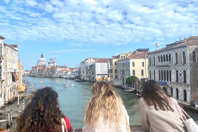 Guided Venice Street Food Tour and City Sightseeing - Rialto Bridge and Rialto Market: where street food becomes real
