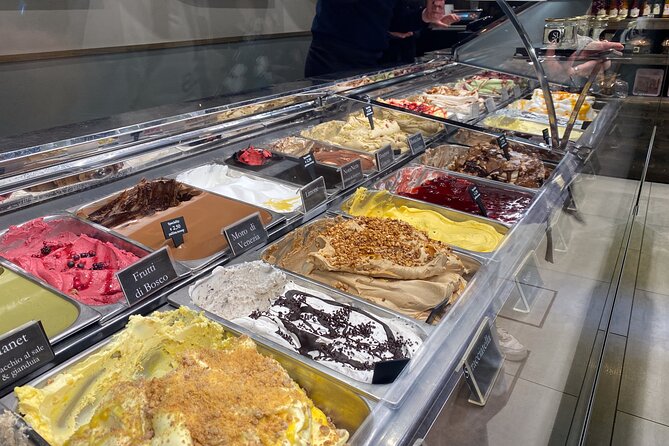 Guided Venice Street Food Tour and City Sightseeing - Sweet stops: cakes, buranelli biscuits, and a gelato finish