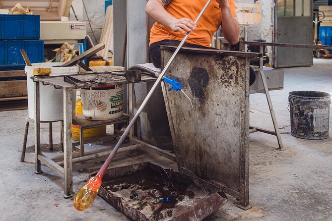 In-depth Guided Tour in a Real Murano Glass Factory - The full flow: from molten heat to finishing details