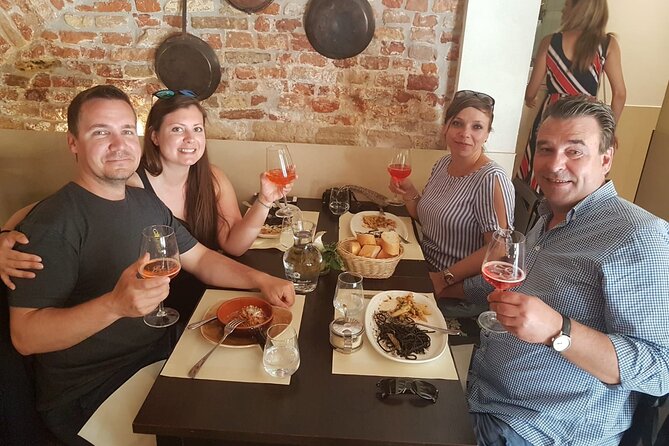 Jewish Ghetto and Cannaregio Food Tour in Venice - The food plan: snacks, wine tasting, and enough dinner to count as dinner