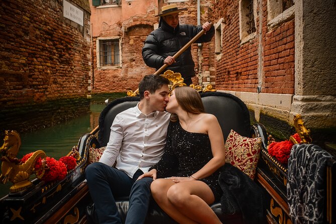 Luxurious Photoshoot in Venice - The meeting at Ponte di Rialto and how to think about timing