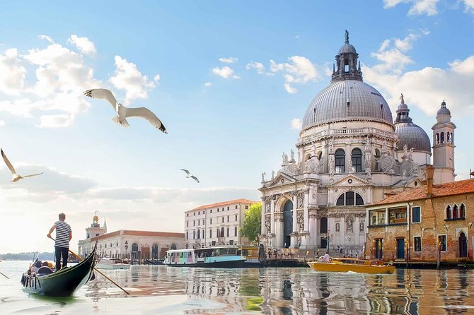 Magical Gondola Journey: Explore Venice's Grand Canal in Style! - About the gondolier experience: fun views, mixed interaction