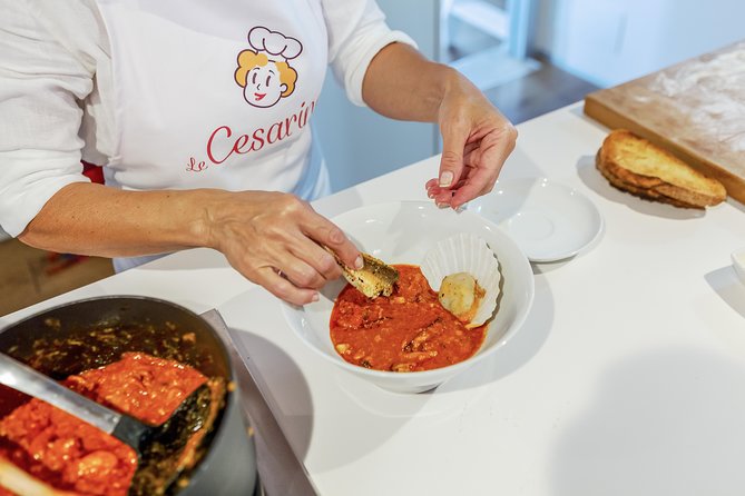 Market Tour and Dining at a Local's Home in Venice - Entering the Market With a Cesarina’s Shopping List