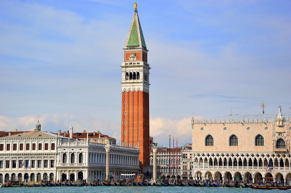 Mini Cruise from Ple Roma to St Mark's areas with guide - The multilingual guide onboard: why languages matter in Venice