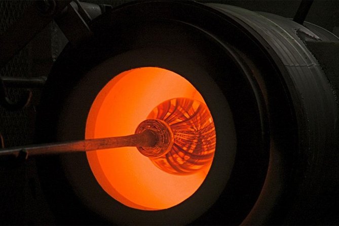 Molten glass magic - Glassblowing class - PRIVATE - Who this private glassblowing class suits best