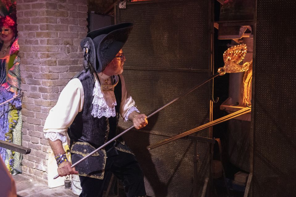 Murano: Glass Blowing Demonstration with Optional Drinks - Tips to Get the Most Out of the Show