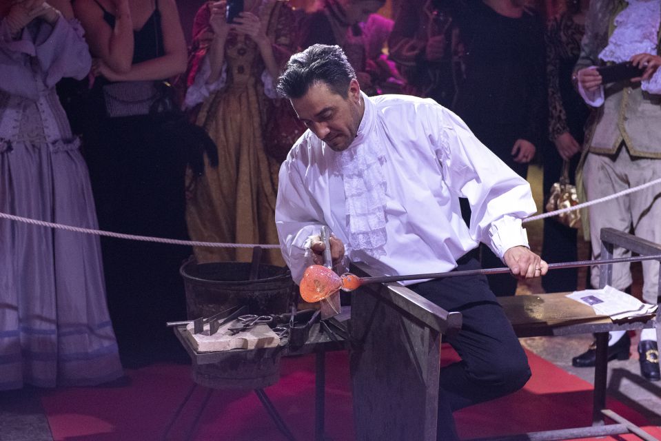Murano: Glass Blowing Demonstration with Optional Drinks - What the 25-Minute Glass Blowing Demo Really Feels Like